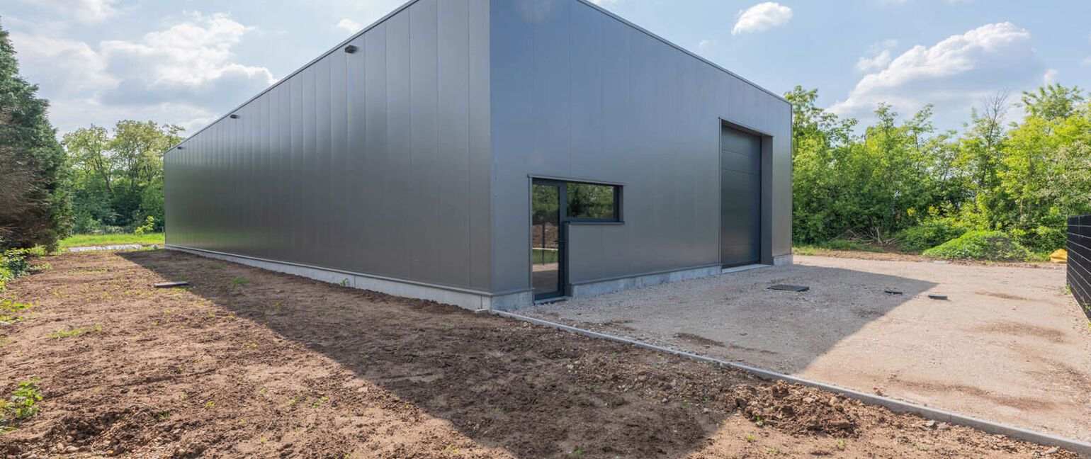 Industrieel gebouw te koop in Maasmechelen