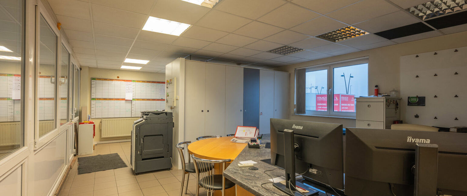 Industrieel gebouw te koop in Maasmechelen