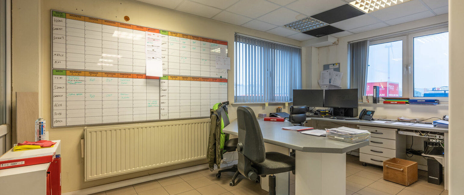 Industrieel gebouw te koop in Maasmechelen