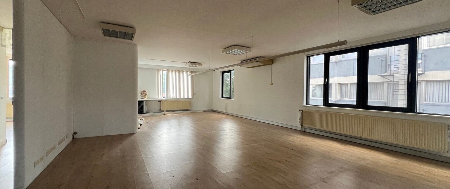 Kantoorgebouw te koop in Antwerpen