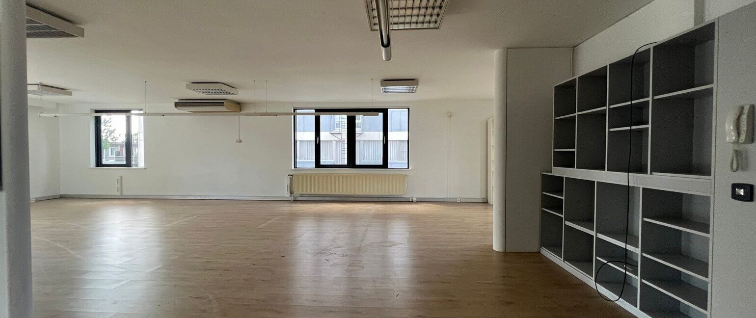 Kantoorgebouw te koop in Antwerpen