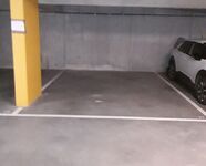 Binnenstaanplaats te huur in Genk